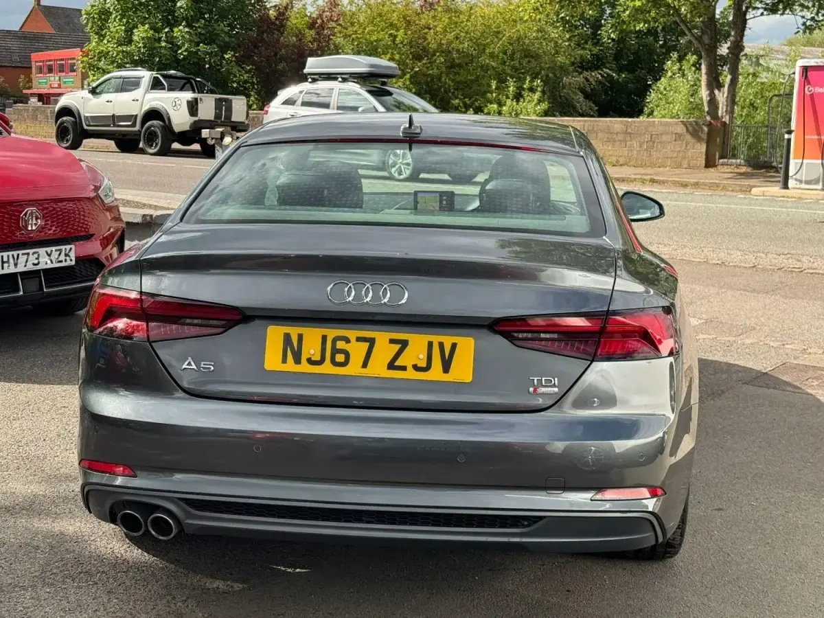Usado Audi A5 S-Line 2017 Cinzento Coupé