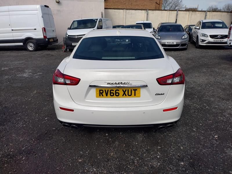 Used Maserati Ghibli 275 HP (202 kW) 2016 White Sedan
