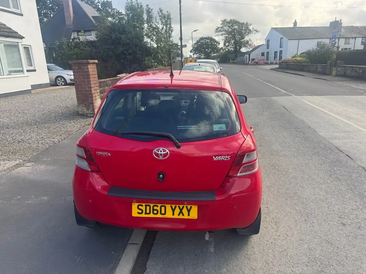 Used Toyota Yaris 90 HP (66 kW) 2010 Red Hatchback
