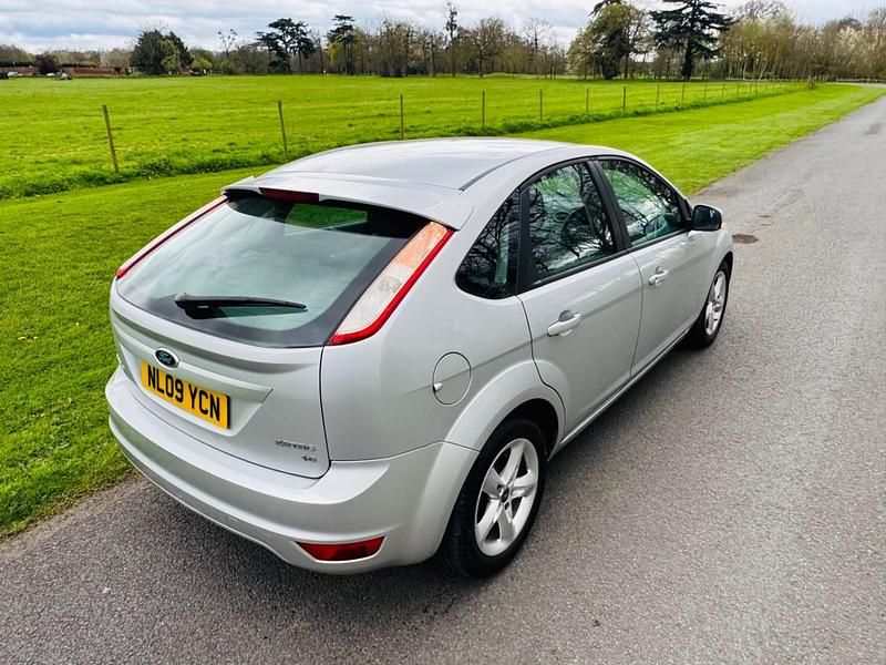 Used Ford Focus Zetec 2009 Silver Hatchback