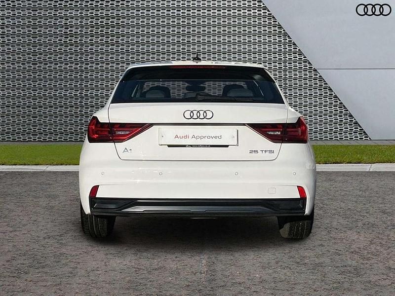 Begagnad Audi A1 Sport 94 HK (69 kW) 2025 Vit SUV