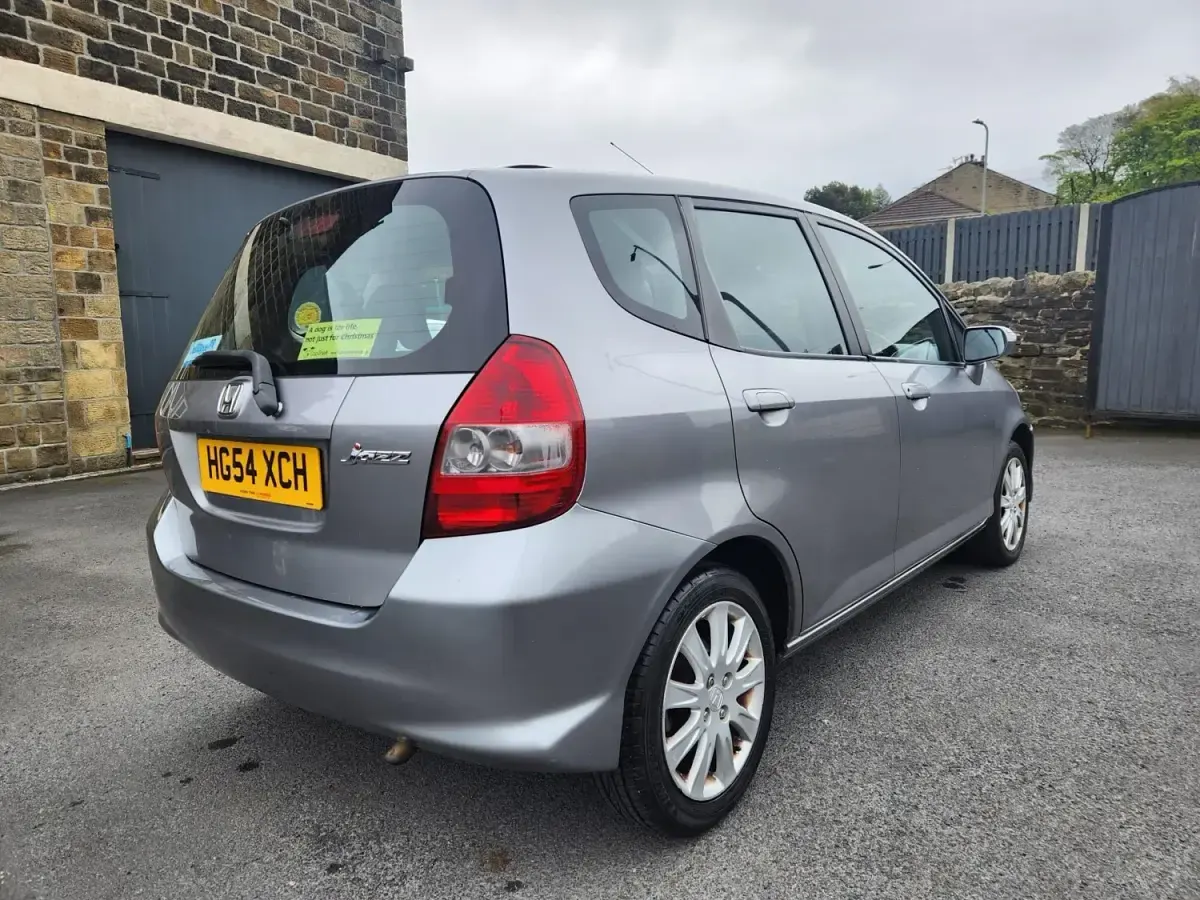 Second-hand Honda Jazz SE 83 CP (61 kW) 2004 Argintiu Hatchback
