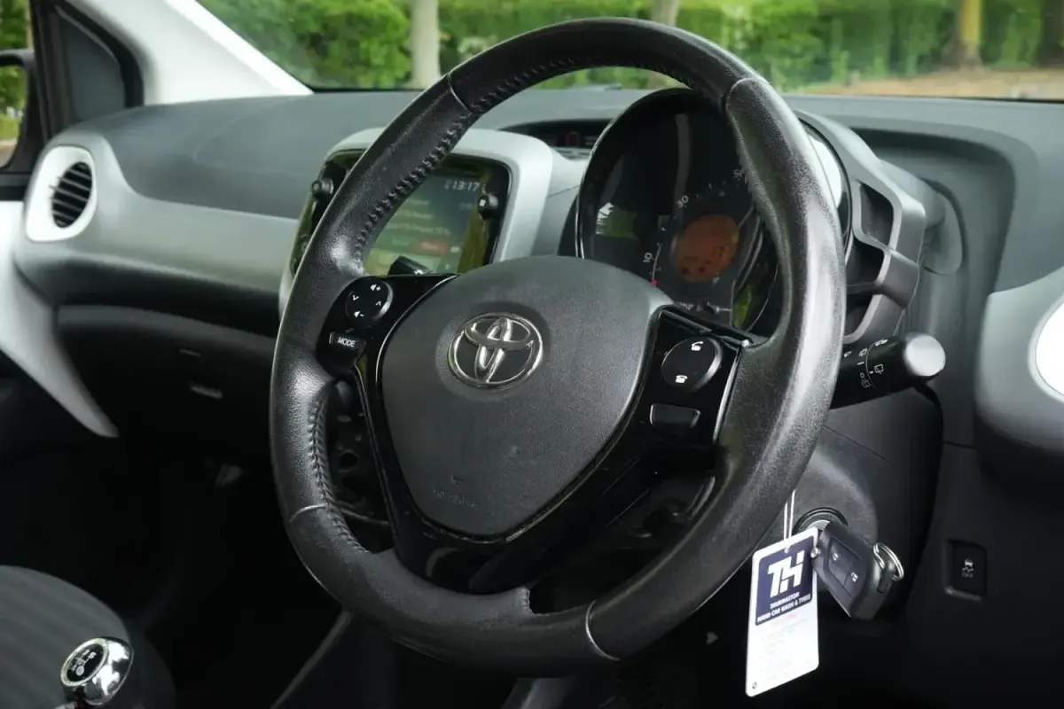 Gebraucht Toyota Aygo X-play 72 PS (52 kW) 2019 Weiß Kleinwagen