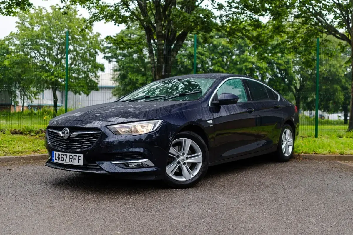 Used Vauxhall Insignia SRi 2017 Blue Hatchback