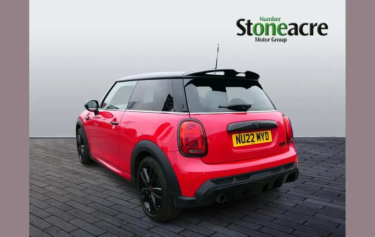Usado Mini Cooper Hatch 134 CV (98 kW) 2022 Rojo Utilitario