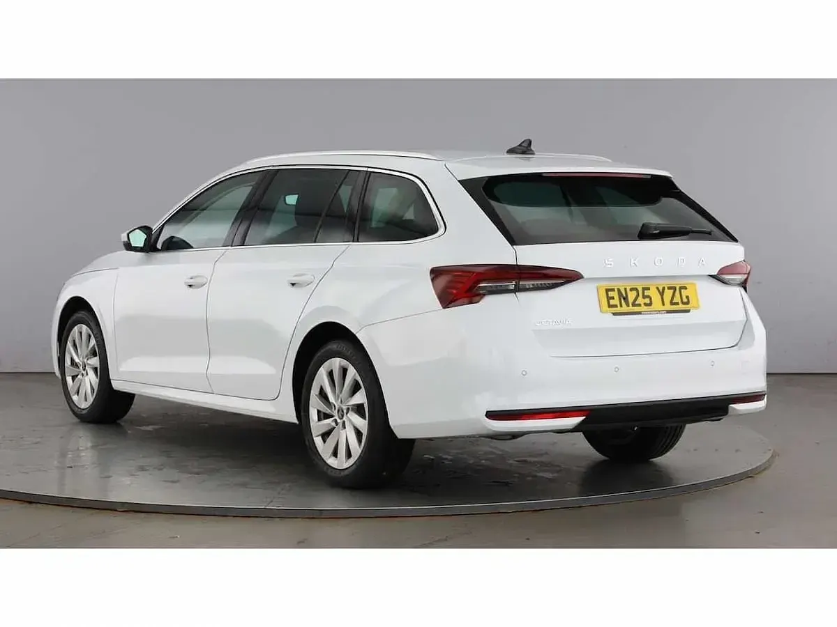 Used Skoda Octavia SE L 147 HP (108 kW) 2025 Moon white metallic Estate