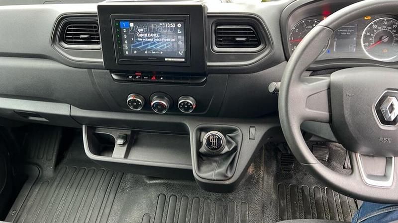 Used Renault Master Business 145 HP (106 kW) 2023 White MPV