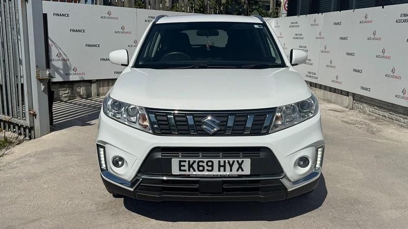Second-hand Suzuki Vitara SZ-T 112 CP (82 kW) 2019 Alb SUV