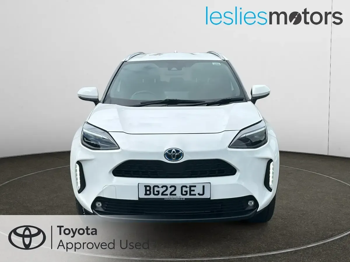 Used Toyota Yaris Hybrid Design 2022 White Estate