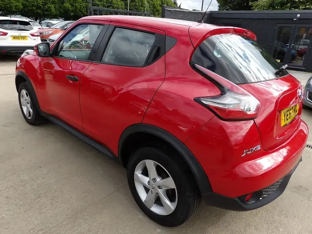 Used Nissan Juke Visia 94 HP (69 kW) 2017 Red SUV