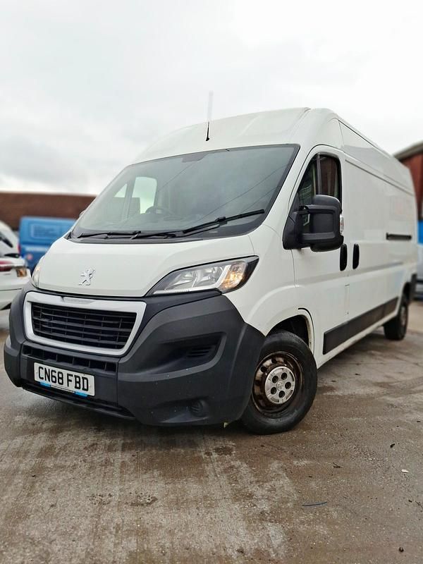 Used Peugeot Boxer 130 HP (95 kW) 2018 White Van