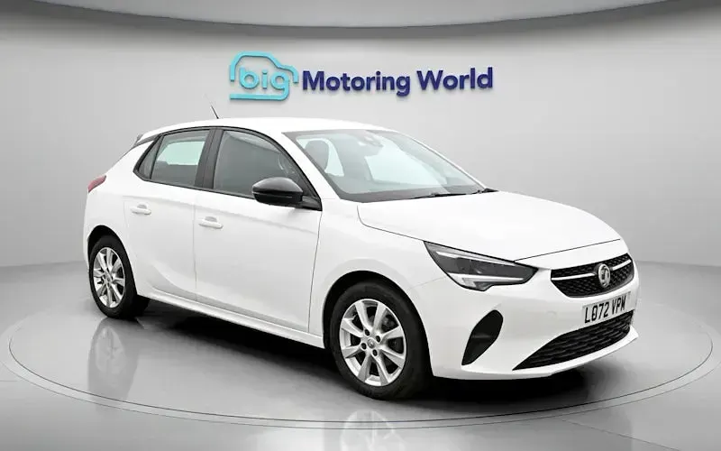 Second-hand Vauxhall Corsa Design Edition 75 CP (55 kW) 2022 Alb Hatchback