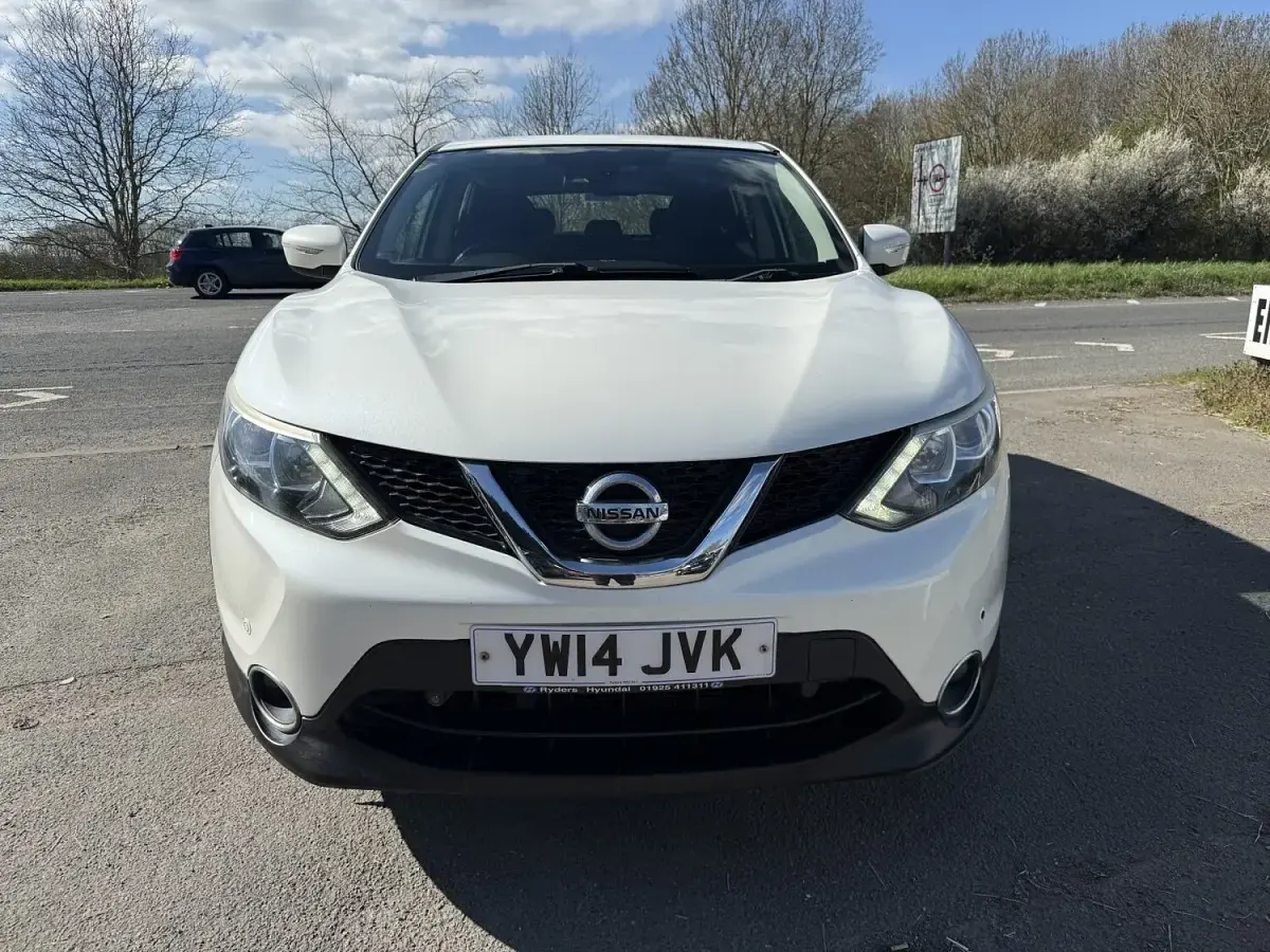Used Nissan Qashqai Acenta 108 HP (79 kW) 2014 White SUV