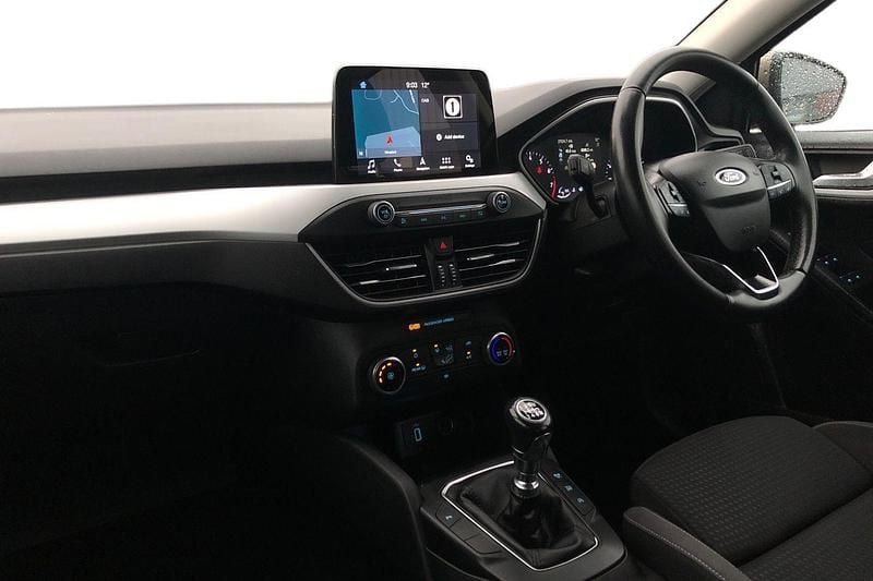 Used Ford Focus Zetec 125 HP (91 kW) 2019 Silver Hatchback