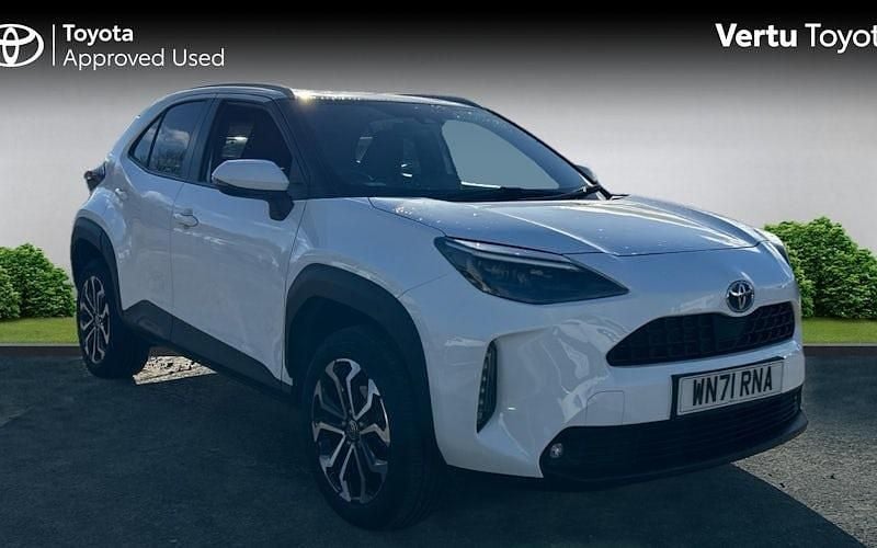 Used 2025 Toyota Yaris Hybrid Design Estate | £18,422 (Super price) - Image 1/4