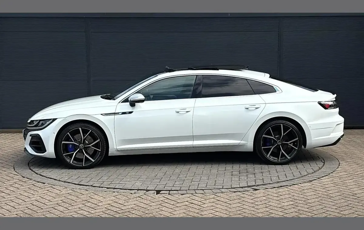 Used VW Arteon R 315 HP (231 kW) 2023 White Hatchback