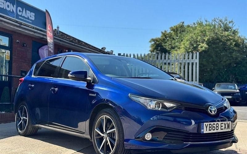 Used 2018 Toyota Auris Hybrid Design Hatchback | £12,795 (Fair price) - Image 1/4