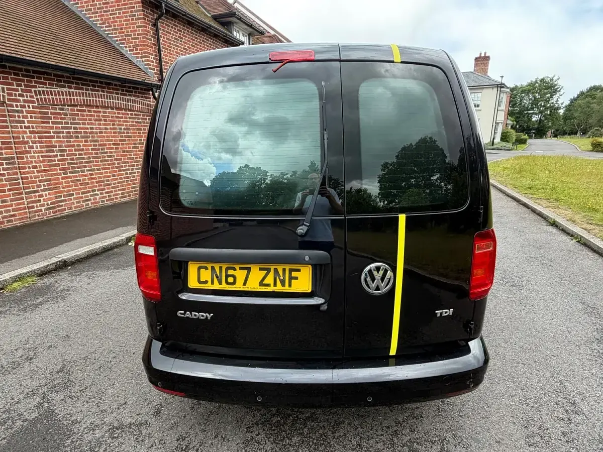 Used VW Caddy Highline 102 HP (75 kW) 2017 Black MPV