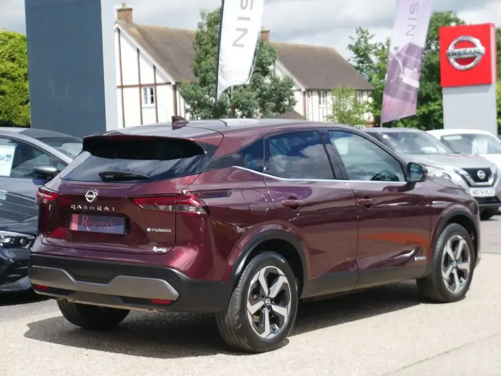 Used Nissan Qashqai N-Connecta 190 HP (139 kW) 2023 Red SUV