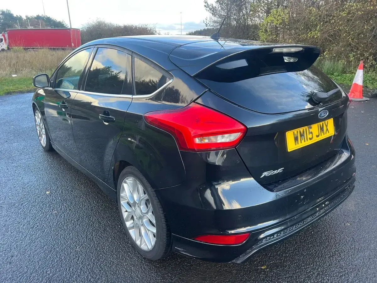 Used Ford Focus Zetec 120 HP (88 kW) 2015 Black Hatchback