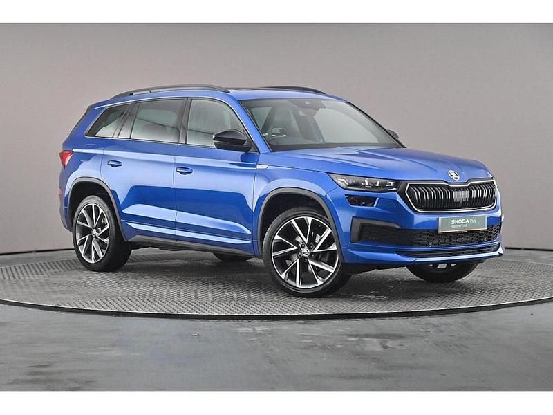 Race blue metallic Used 2023 Skoda Kodiaq SportLine SUV | £27,875 (Fair price) - Image 1/4