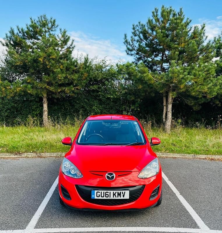 Used Mazda 2 83 HP (61 kW) 2011 Red Hatchback