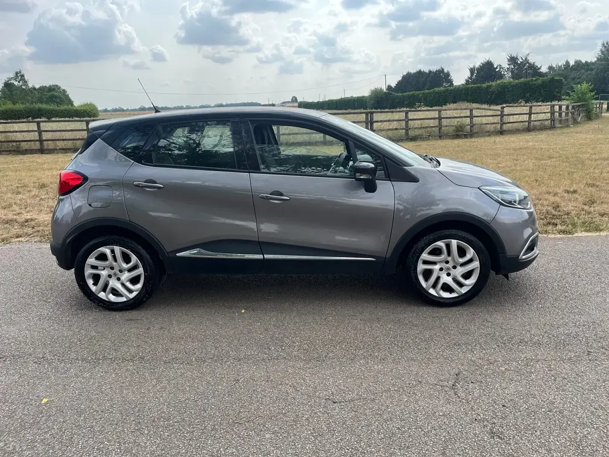 Used Renault Captur Dynamique 90 HP (66 kW) 2016 Grey SUV