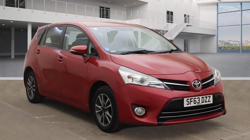 Red Used 2013 Toyota Verso MPV | £6,000 (Fair price) - Image 1/4