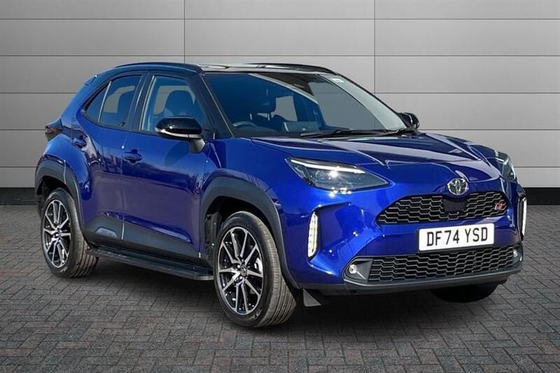 Juniper blue with black roof Used 2024 Toyota Yaris Cross Sport SUV | £29,195 (Expensive) - Image 1/4