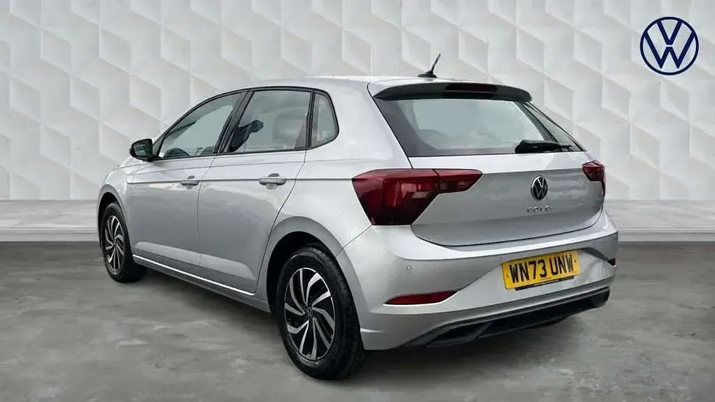 Used VW Polo Life 95 HP (69 kW) 2023 Reflex silver Hatchback