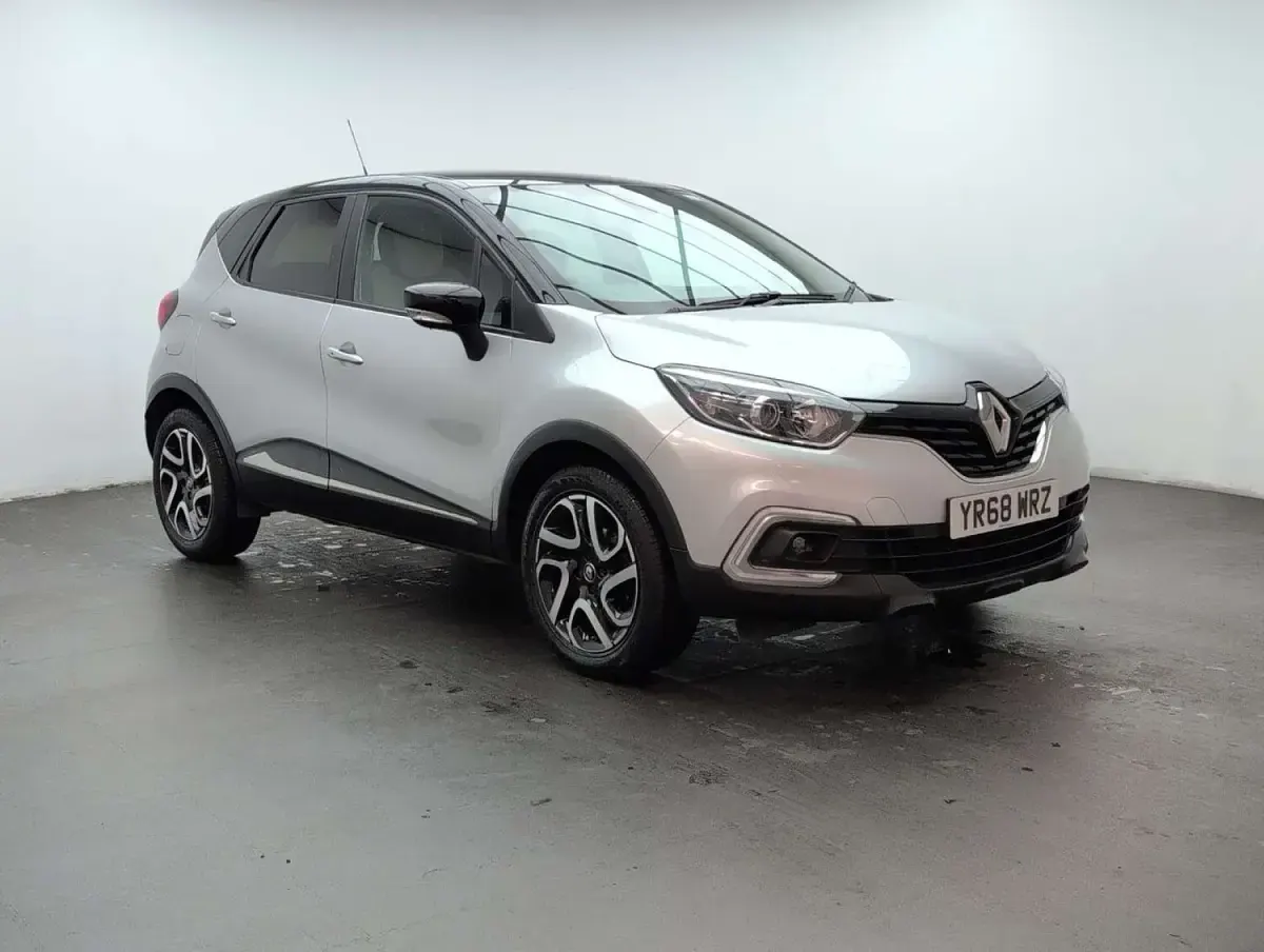 Used Renault Captur Iconic 90 HP (66 kW) 2018 Silver/black SUV