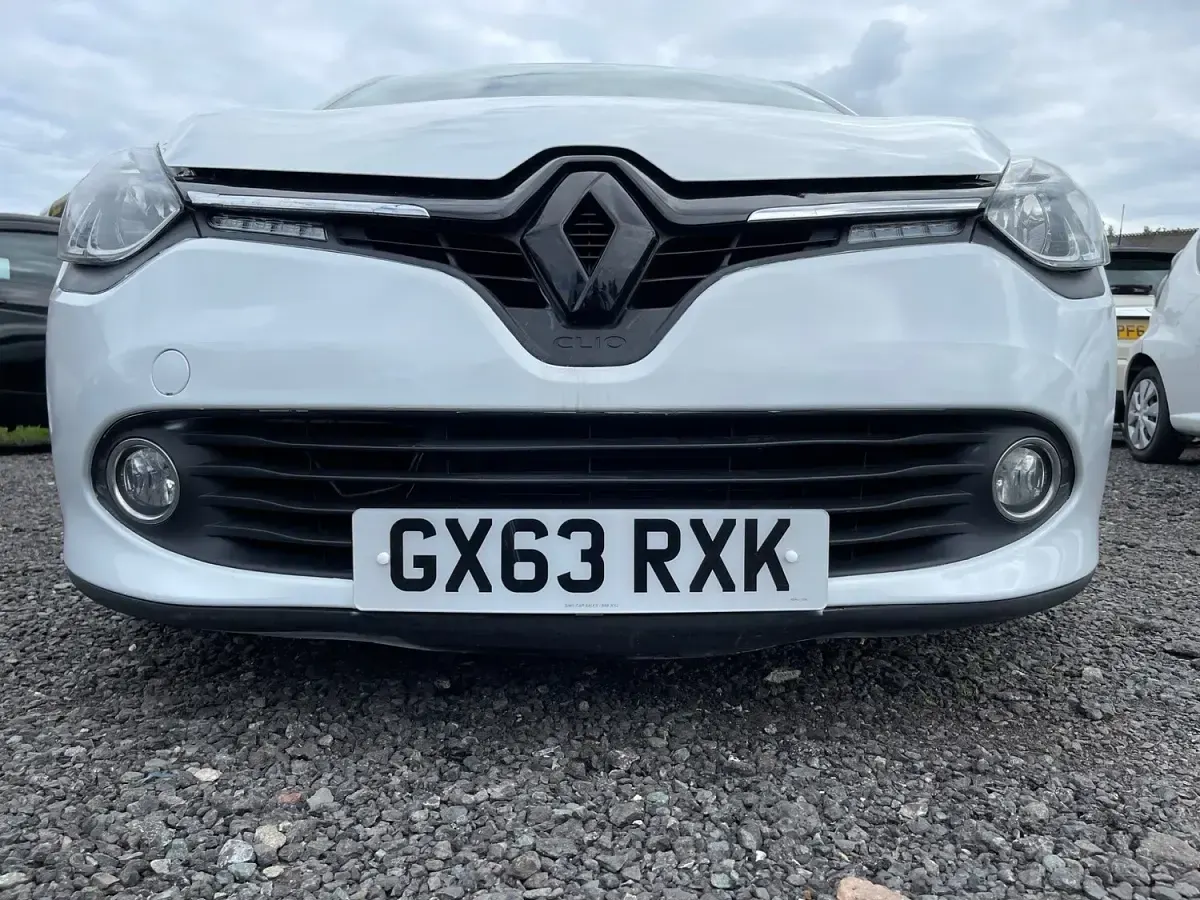 Used Renault Clio Dynamique 90 HP (66 kW) 2013 White Hatchback