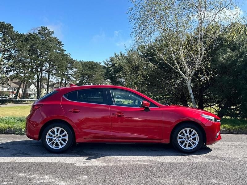 Used Mazda 3 120 HP (88 kW) 2017 Red Hatchback