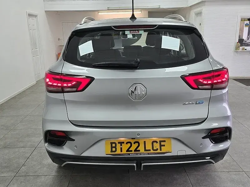 Używany MG ZS Trophy 130 kW (177 KM) 2022 Srebrny Sedan/Limuzyna