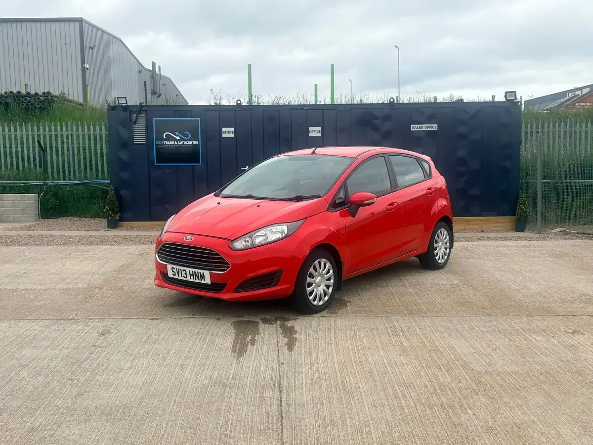 Used Ford Fiesta Style 60 HP (44 kW) 2013 Red Hatchback