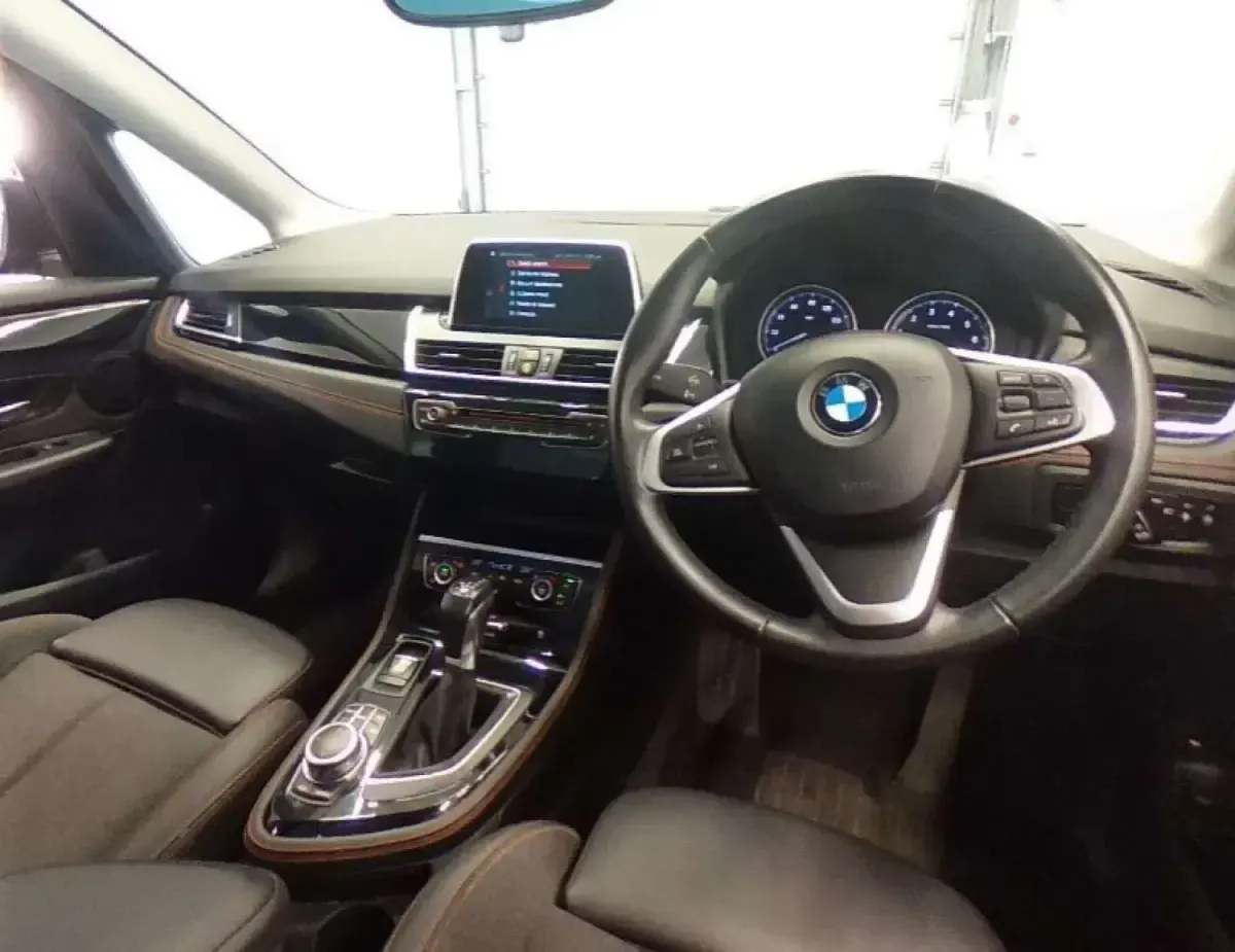 Begagnad BMW 225 Sport Line 2019 Svart Minibuss