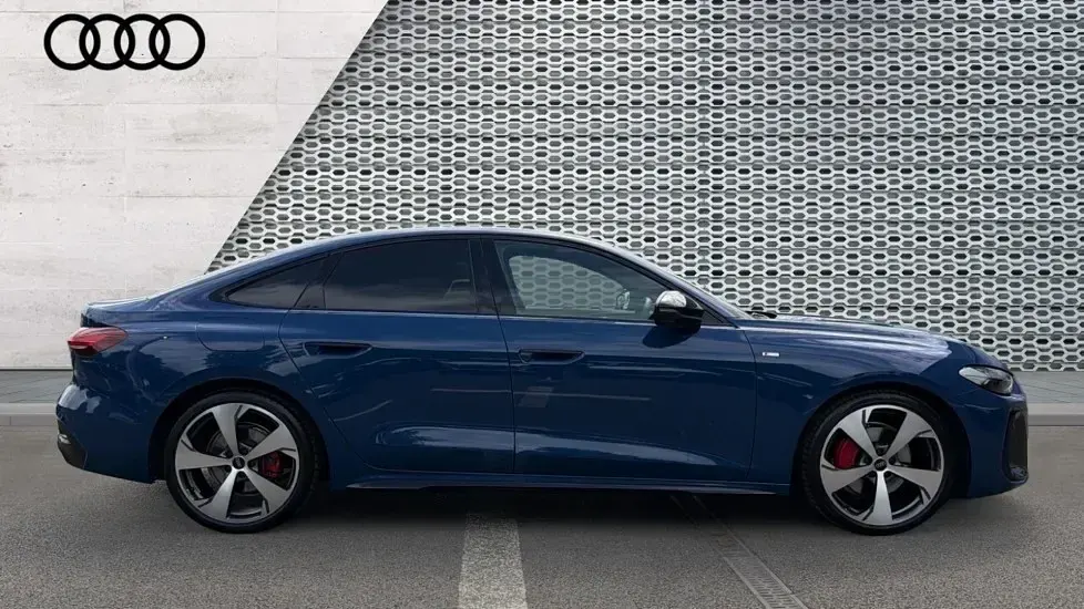 Used Audi A5 Sportback Advanced 204 HP (150 kW) 2025 Blue Hatchback