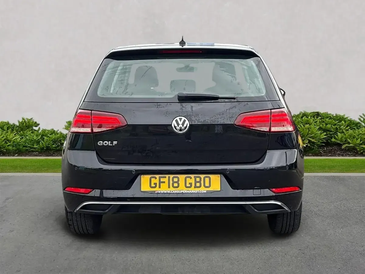Used VW Golf VII SE 115 HP (84 kW) 2018 Black Hatchback