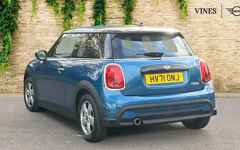 Used Mini Cooper Classic 136 HP (100 kW) 2021 Blue Hatchback