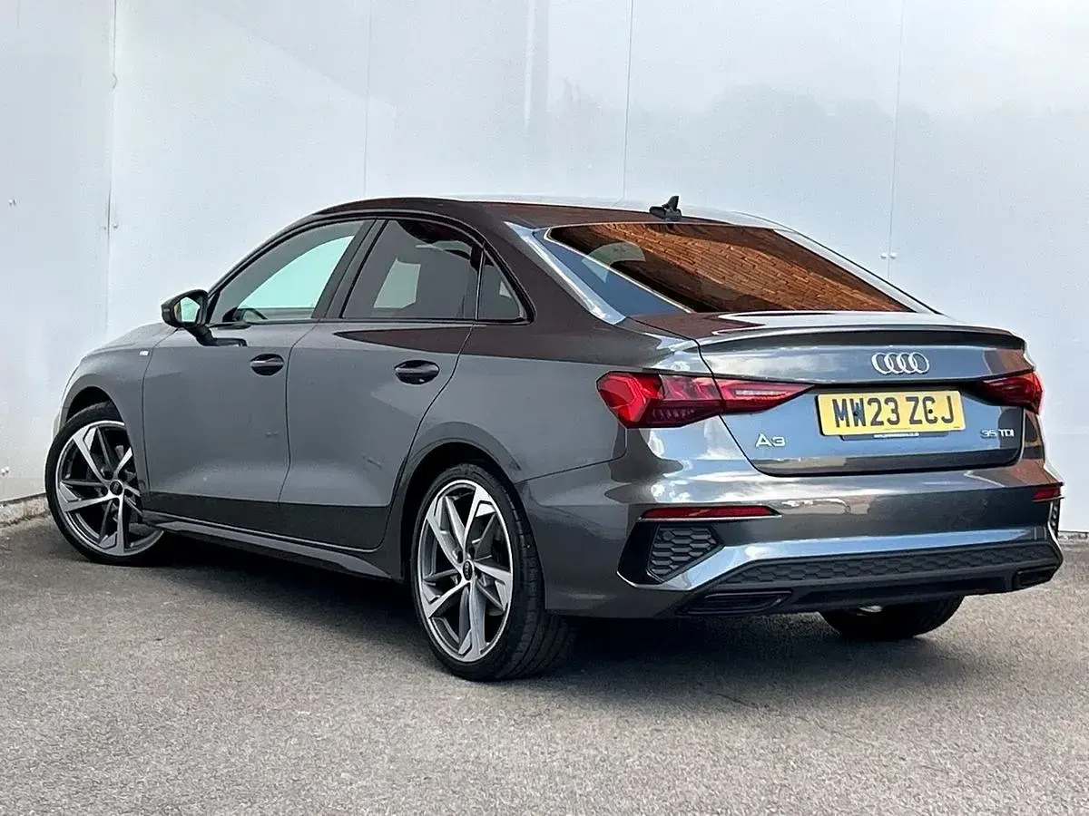 Begagnad Audi A3 Design 150 HK (110 kW) 2023 Grå Sedan