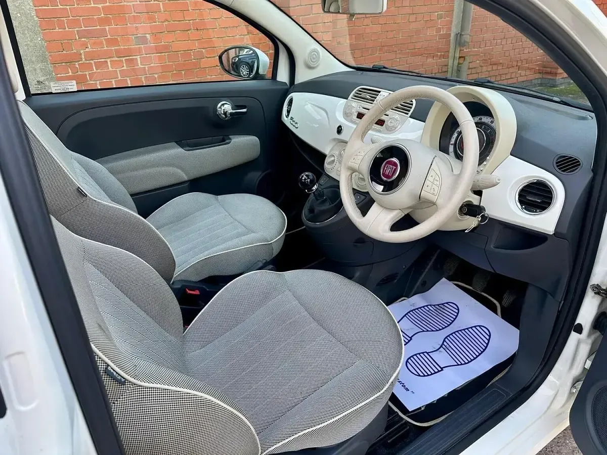 Used Fiat 500 Lounge 69 HP (50 kW) 2009 White Cabriolet