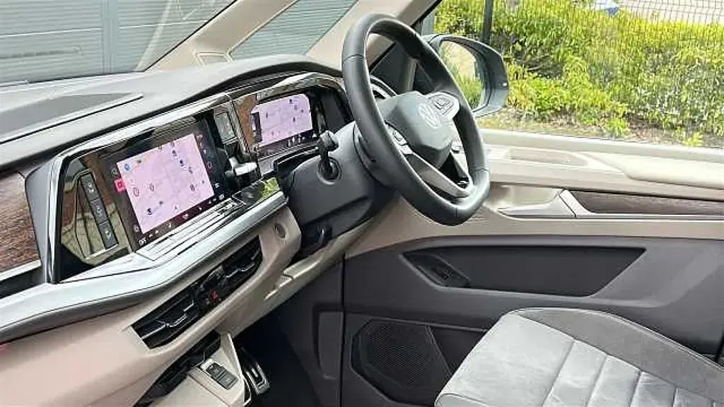 Begagnad VW Multivan Style 150 HK (110 kW) 2025 Svart Minibuss