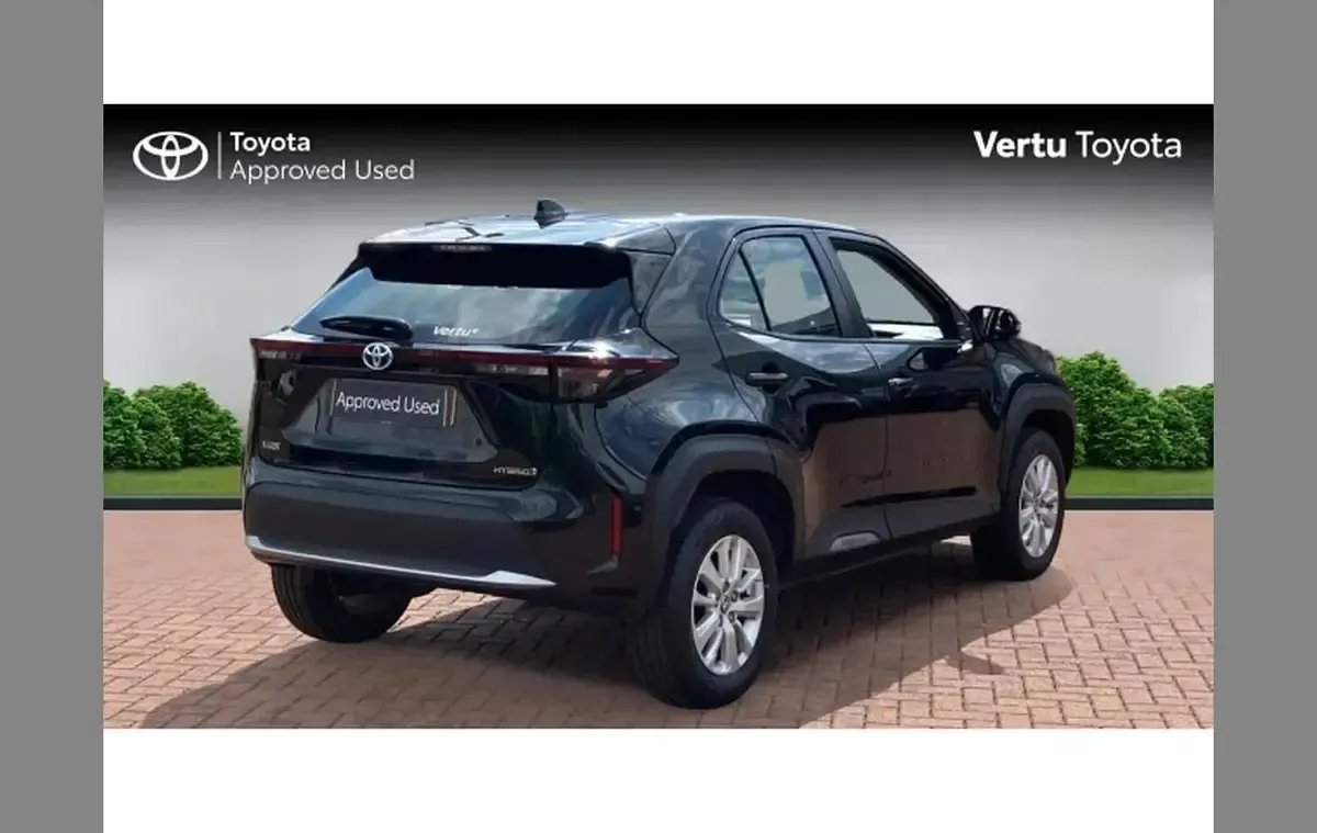Used Toyota Yaris Cross 113 HP (83 kW) 2024 Black SUV