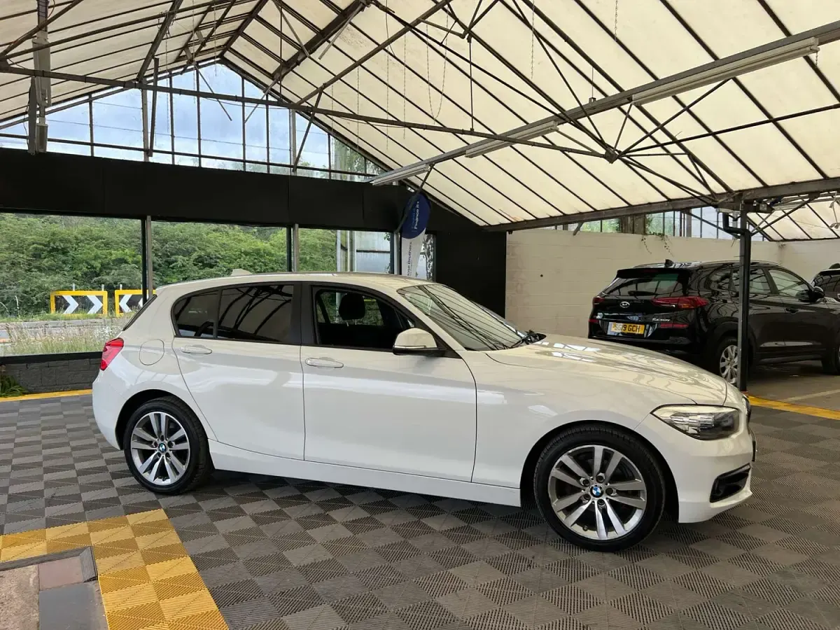 Used BMW 118 Sport Line 2018 White Hatchback