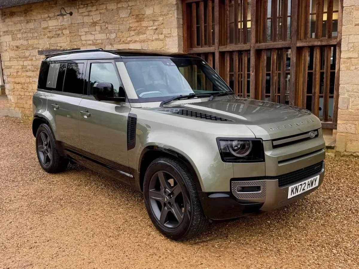 Usado Land Rover Defender SE Dynamic 2022 Verde SUV