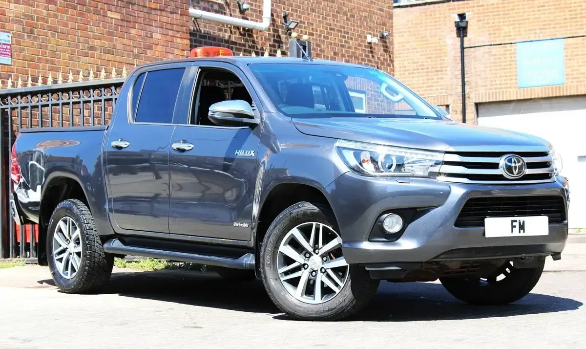 Used Toyota HiLux 150 HP (110 kW) 2020 Grey Pickup