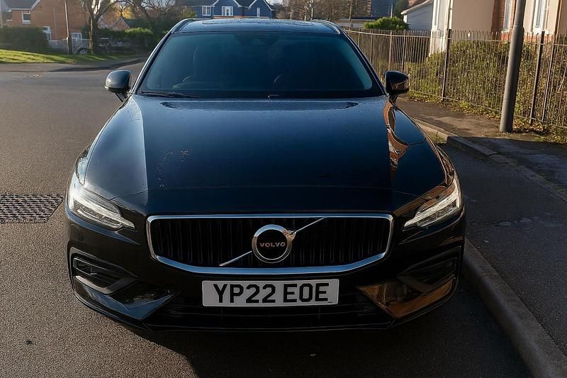 Used Volvo V60 Core 163 HP (119 kW) 2022 Black Estate