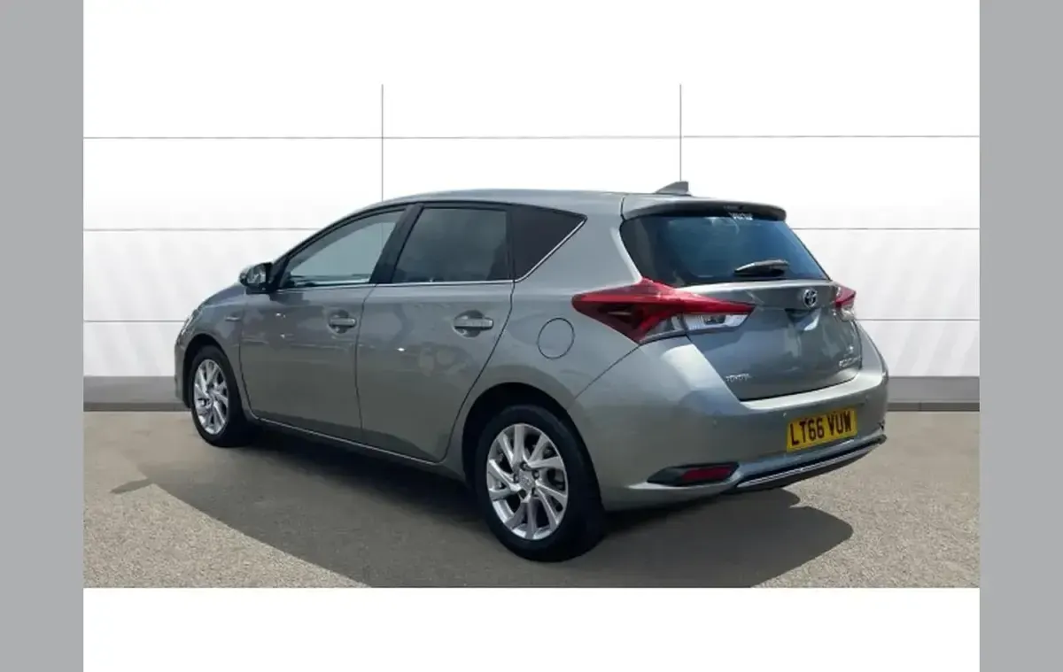 Used Toyota Auris Hybrid Business Edition 134 HP (98 kW) 2016 Grey Hatchback