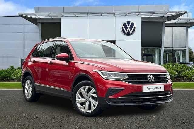 Red Used 2022 VW Tiguan Life SUV | £18,946 (Good price) - Image 1/4