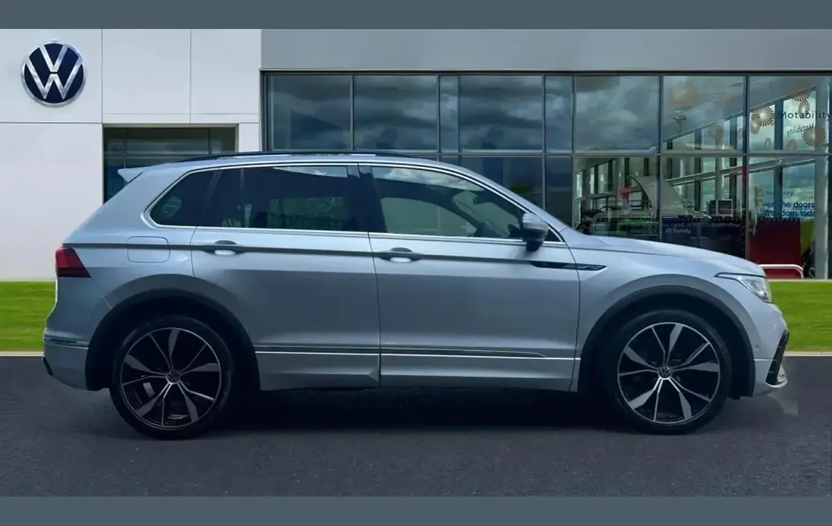 Used VW Tiguan R-line 150 HP (110 kW) 2021 Reflex silver metallic SUV